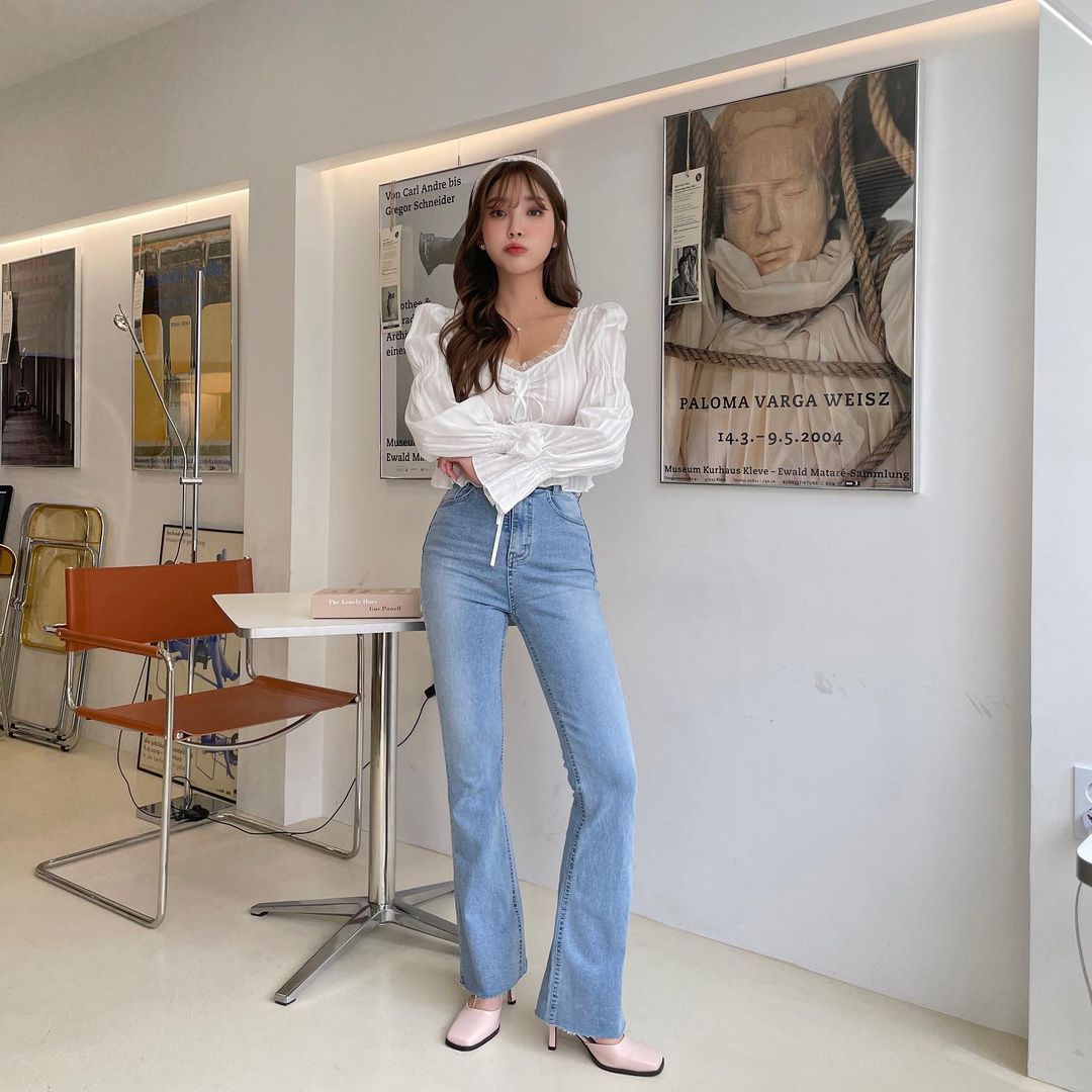 Fashion课代表|白色与牛仔蓝真是绝配，轻松穿出减龄清新感，分分钟提升好感度