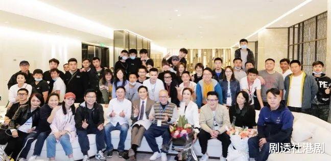 家族荣耀|好消息!港剧《家族荣耀》定档1月4号首播,演员阵容强大让人期待