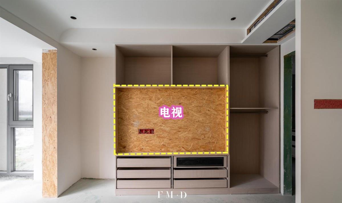 柜体做内缩设计，仅30公分阅读、梳妆等通通在这搞定，实用又能装