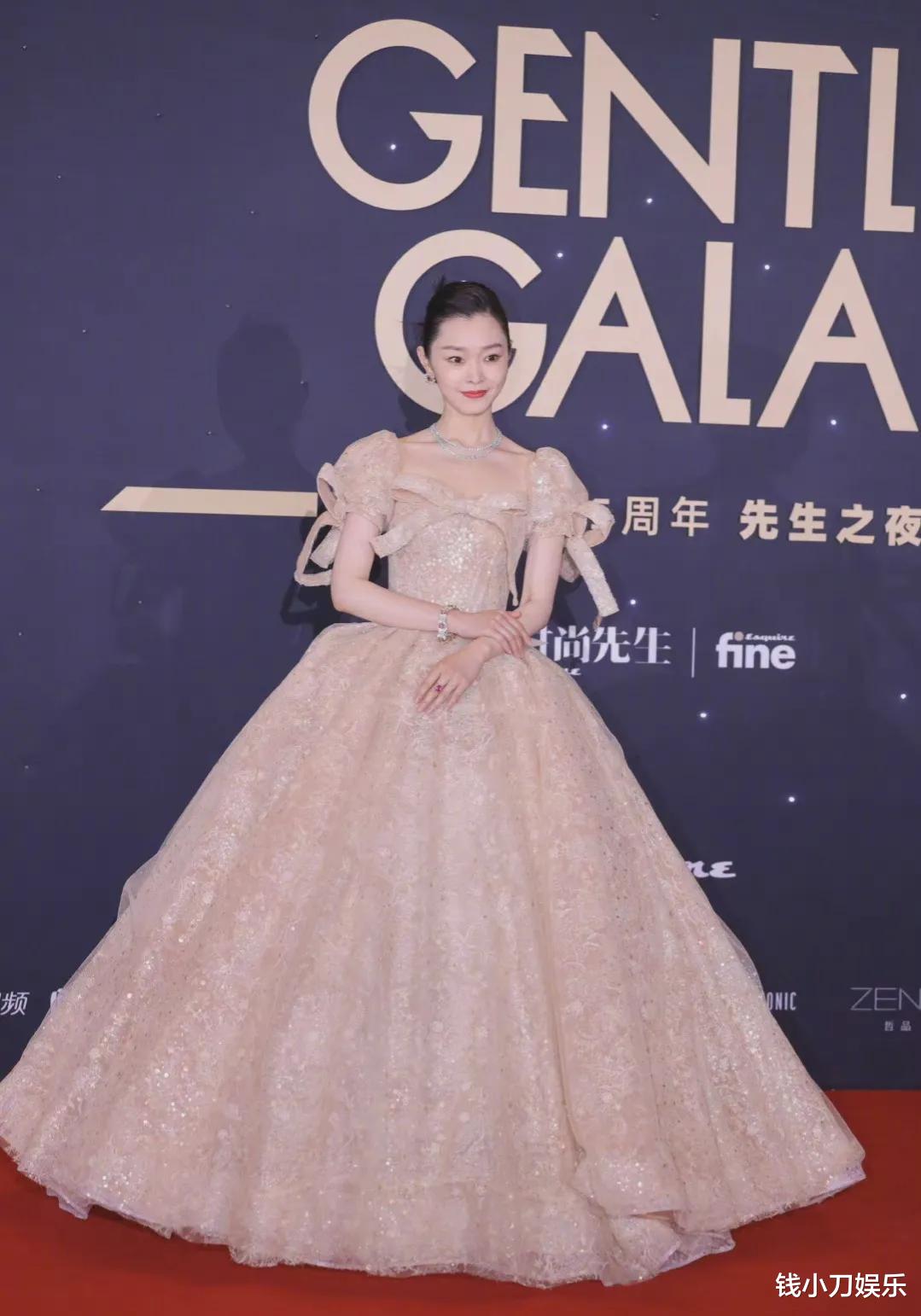 张雨绮|时尚先生红毯：张雨绮穿得像机器人，宋轶精修生图没差别