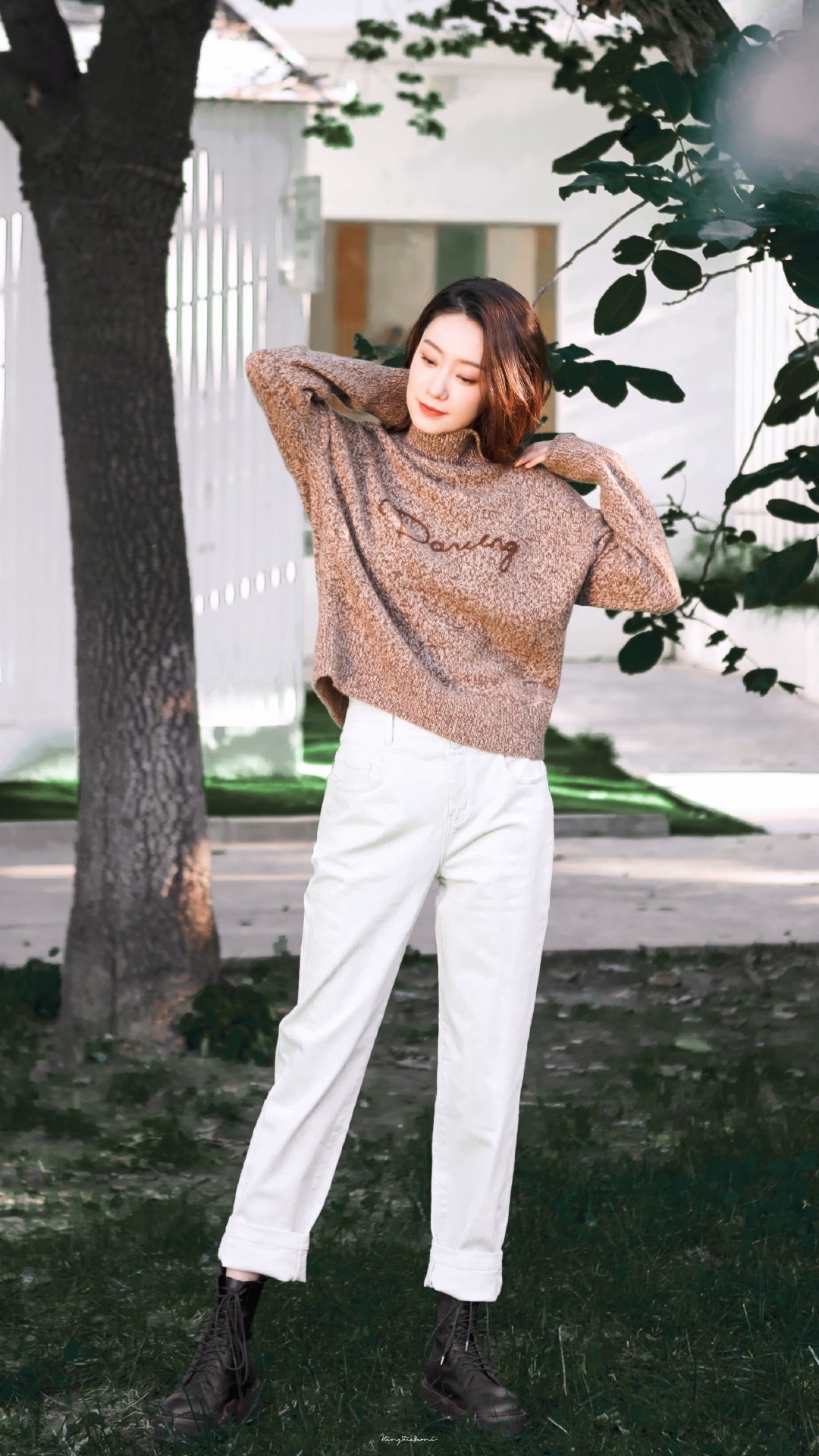 哚乐Like时尚 张小斐越来越有范儿，驼绒大衣配羊绒衫高级优雅，冬日女友已上线