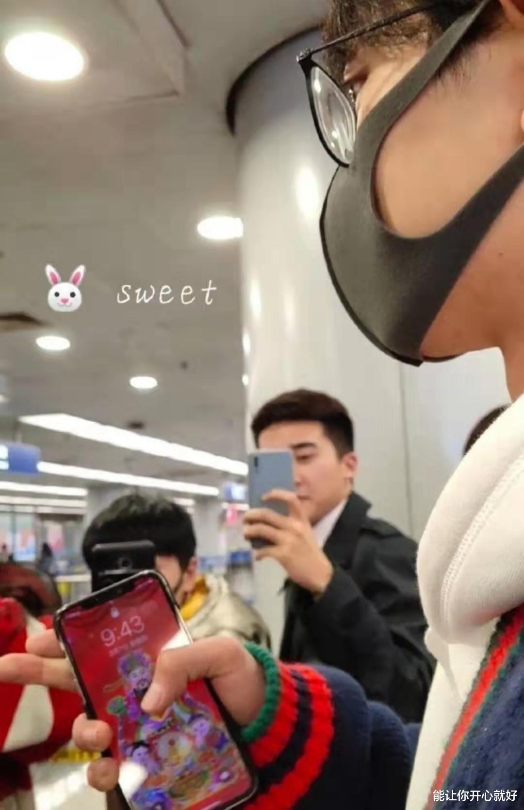 肖战|肖战路边抽盲盒抽到财神，喜欢得眼睛都亮了，运气真的好到爆炸