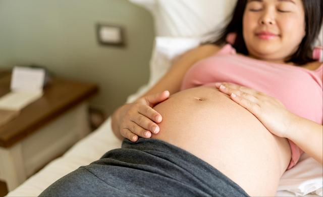 京妈说|孕妇睡觉时会压到胎儿吗?孕期睡眠姿势有讲究,孕妈早了解别做错