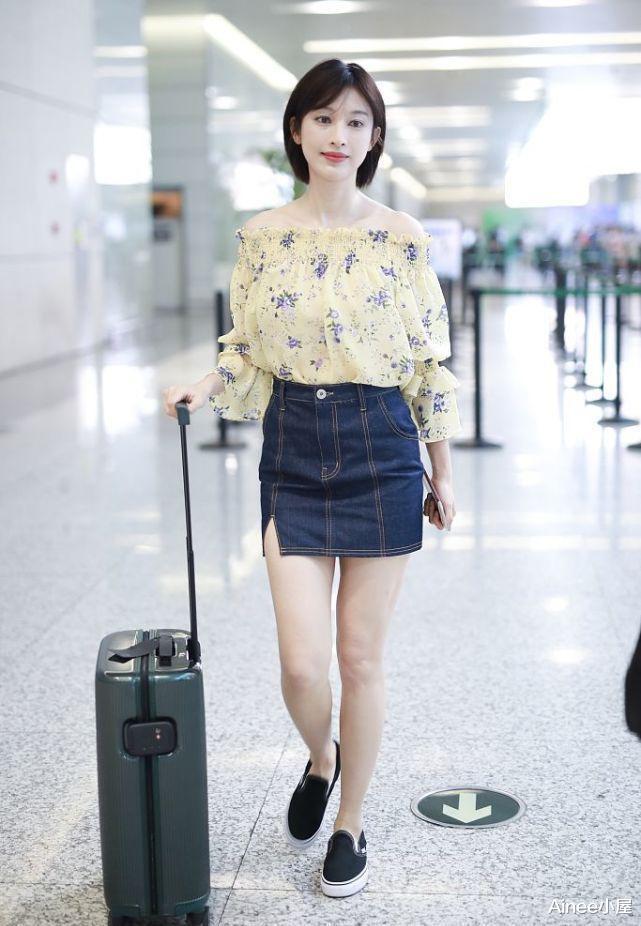 Ainee小屋|张俪这次有点减分了，T恤配围裹裙暴露H型身材，好在印花挺艺术