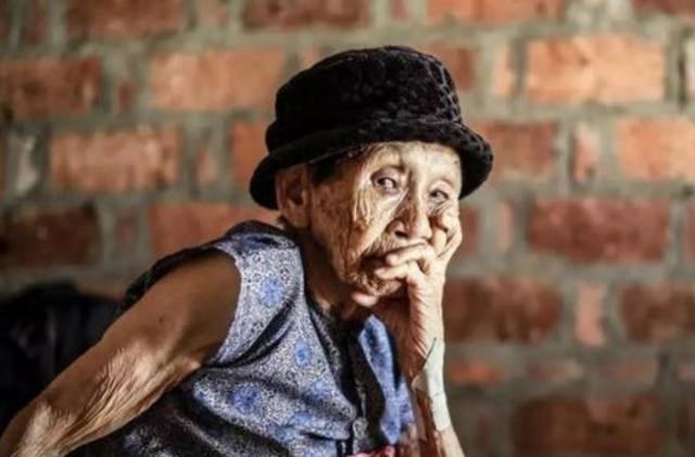 日军|她因太美被日军带走，“慰安椅”上受尽折磨，救下时将士泣不成声