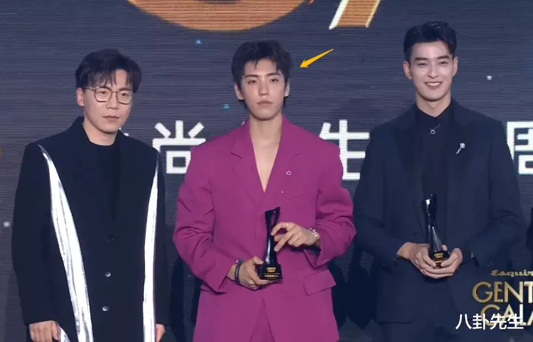 景甜|时尚先生盛典：张雨绮状态差，郭采洁发型翻车，龚俊王子异撞衫