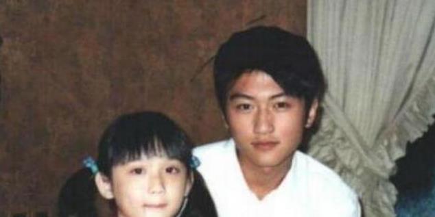 刘德华|谁还记得40年前刘德华亲吻的婴儿？今已是国际巨星，名气比肩华仔