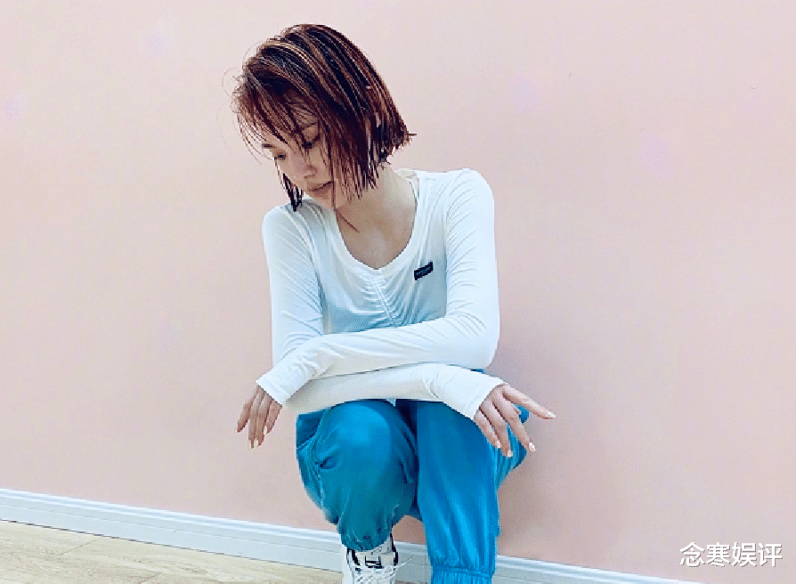 杨丞琳|杨丞琳晒运动后的照片，头发被汗水全部打湿，穿国货运动鞋获好评