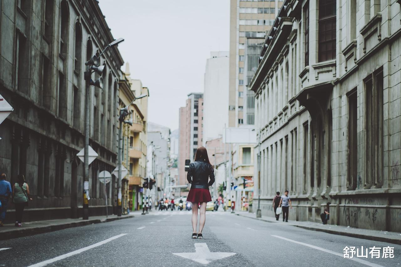 舒山有鹿|人到中年的无奈，是突然明白这些现实