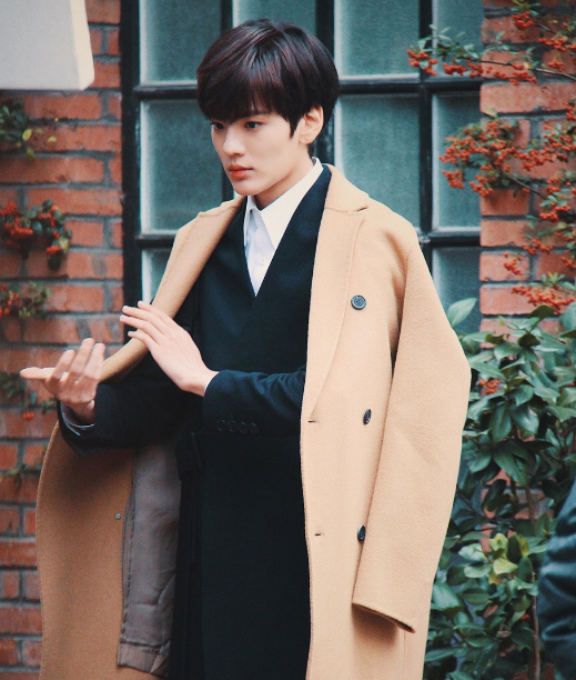 龚俊|人民日报公布4月青春力男演员榜：龚俊跌至第6，榜首是娃娃脸的他