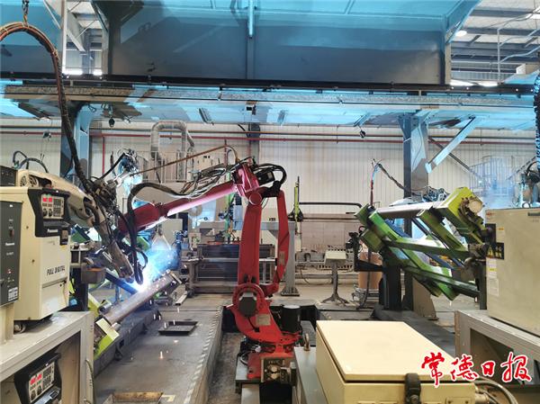 尚一网 中联重科塔机常德智能工厂二期开园 全球最大风电动臂塔机现场交付