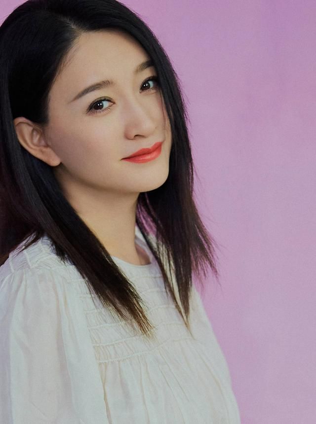 李小冉|演员李小冉，40岁苦尽甘来，5个亿随便花，被丈夫宠成宝