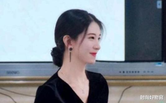 时尚好物官|“最美”高中女教师，比一些女明星都漂亮，一项运动成就了她