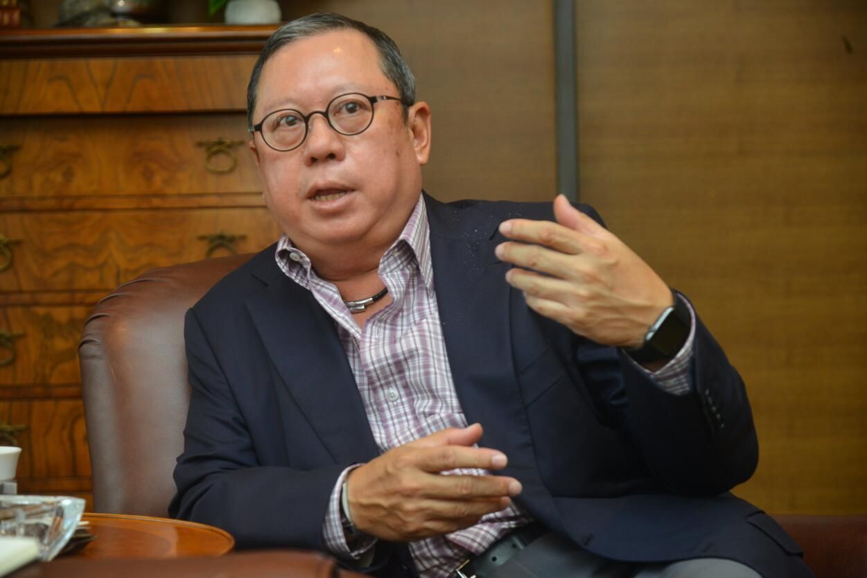 林建岳|一夜败光老爸100亿，转手又继承千亿遗产，如今64岁情史碾压刘銮雄