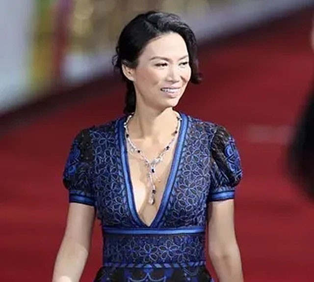 邓文迪|默多克离婚导火索：邓文迪约布莱尔过夜，邮件错发丈夫的手下