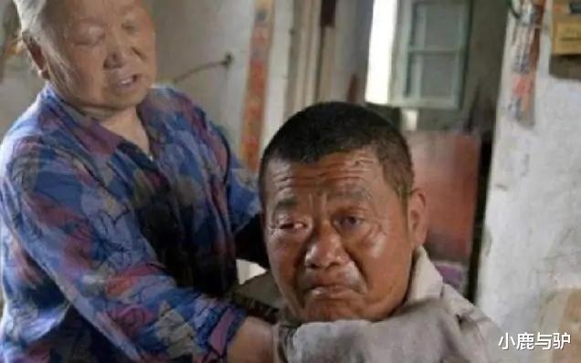 小鹿与驴|83岁老太投毒46岁智力缺陷儿子60粒安眠药，被捕时称：我养不动了