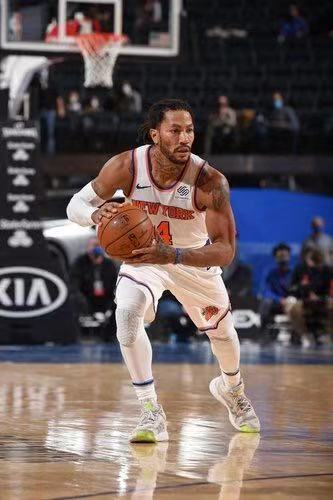 羅斯|羅斯太炸！兩節(jié)干翻老東家！沒(méi)人快得過(guò)他！用10場(chǎng)就當(dāng)上球隊(duì)老大