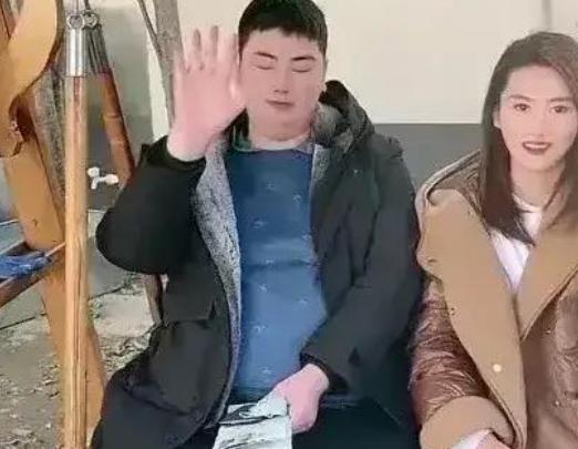 朱单伟|刚离婚就有新欢？驾校美女跟朱单伟一起回家，比陈亚男更年轻漂亮