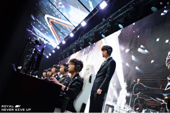 lpl|德杯小组赛结束，外媒排出前五队伍，你最看好谁