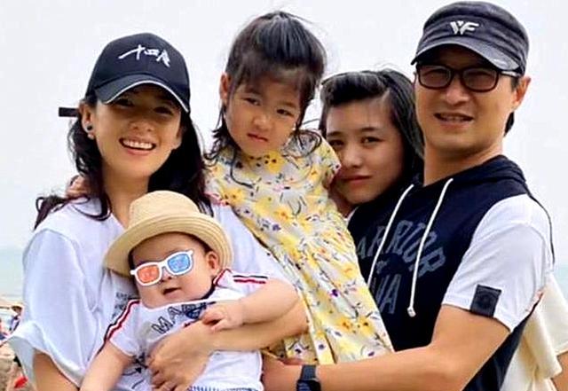 吴孟达|章子怡带儿子机场首秀，5岁女儿身穿皮草，网友：下一个王诗龄