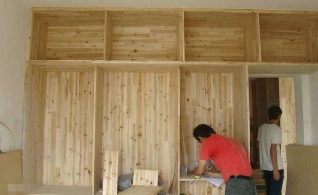 衣柜让木工打造还是定制?老师傅给出了答案,不再白花冤枉钱!