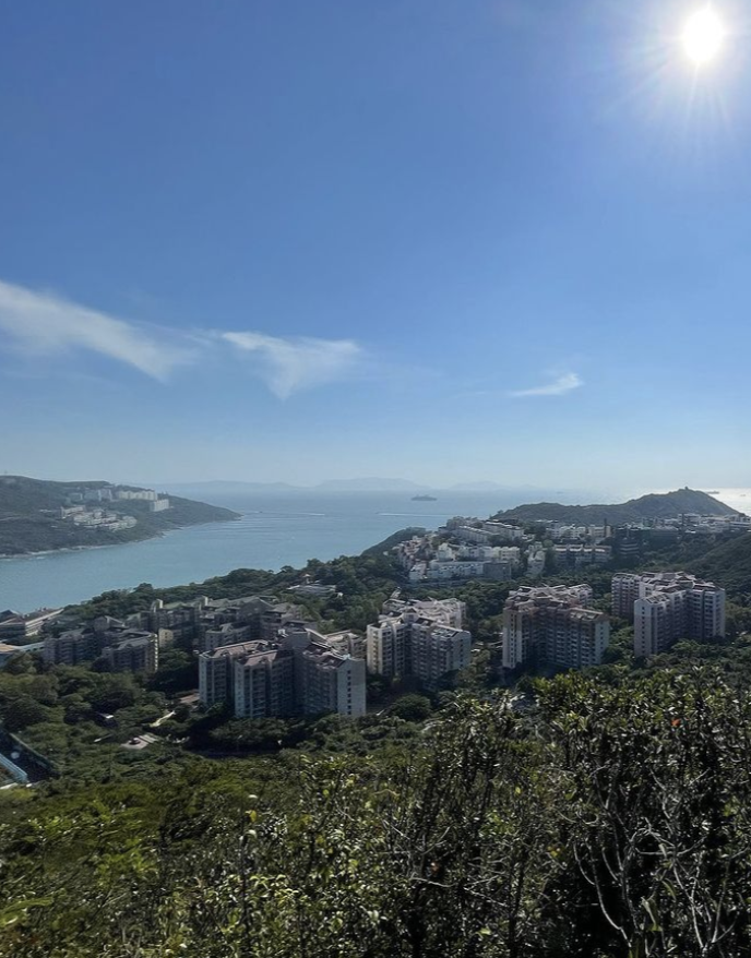 杨幂|袁咏仪儿子晒登山照，15岁魔童戴墨镜超帅气，彰显张智霖优秀基因