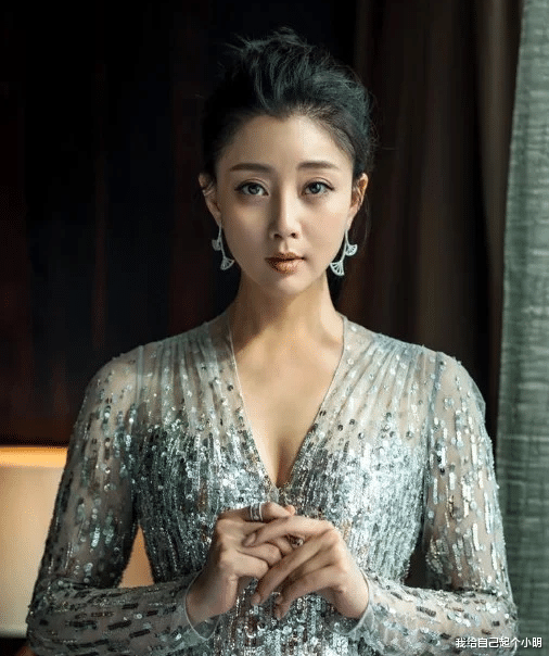 殷桃|她年轻时迷死一大片男人，却不结婚不生孩子，今40岁甜的像水蜜桃