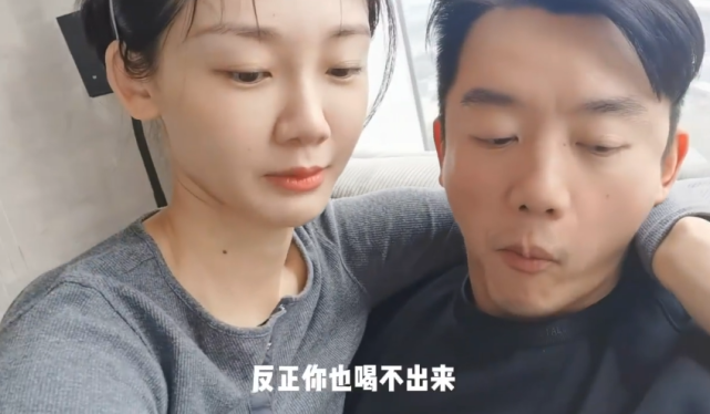 苗苗|苗苗早起为老公冲咖啡，挂郑恺身上超腻歪，女儿小酸奶英文名曝光