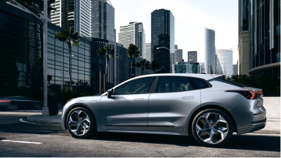 身份证 极氪:用力太猛,闪着“腰”了