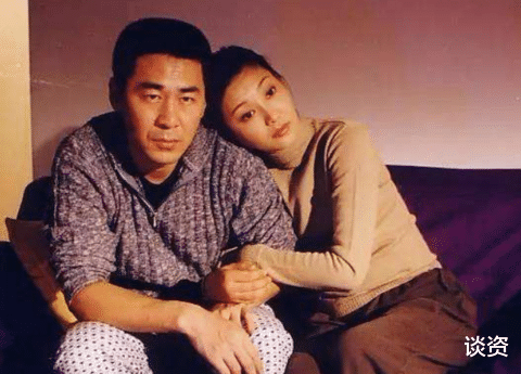 陈建斌|陈建斌好会，打印了一本诗集送蒋勤勤，浪漫到让人忘了他懒得不行