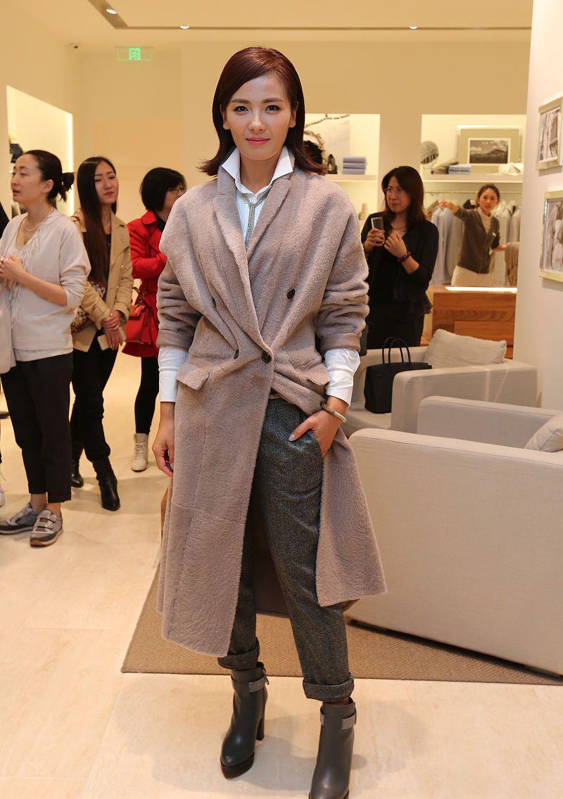 辰雪聊时尚|年龄越大穿衣应该越有品味,学刘涛高级风格穿搭,大气又显年轻