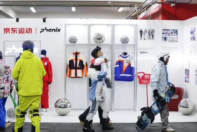 二次元|大品牌爱上“00后”，新世代正重构大环境？