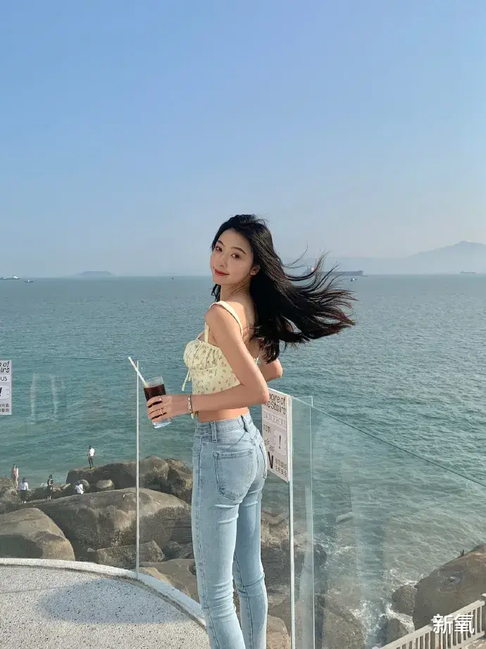 孙滢皓|井川里予被骂到改名？易梦玲只能穿露肩装营造氛围感？