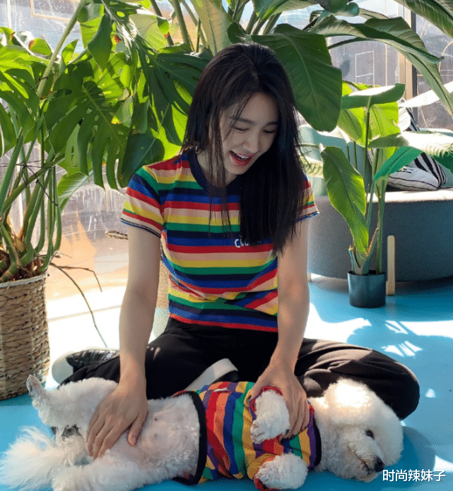 娱乐圈|黄晓明“最美前任”名副其实,当李菲儿穿无痕裙时,秀出内搭引躁动