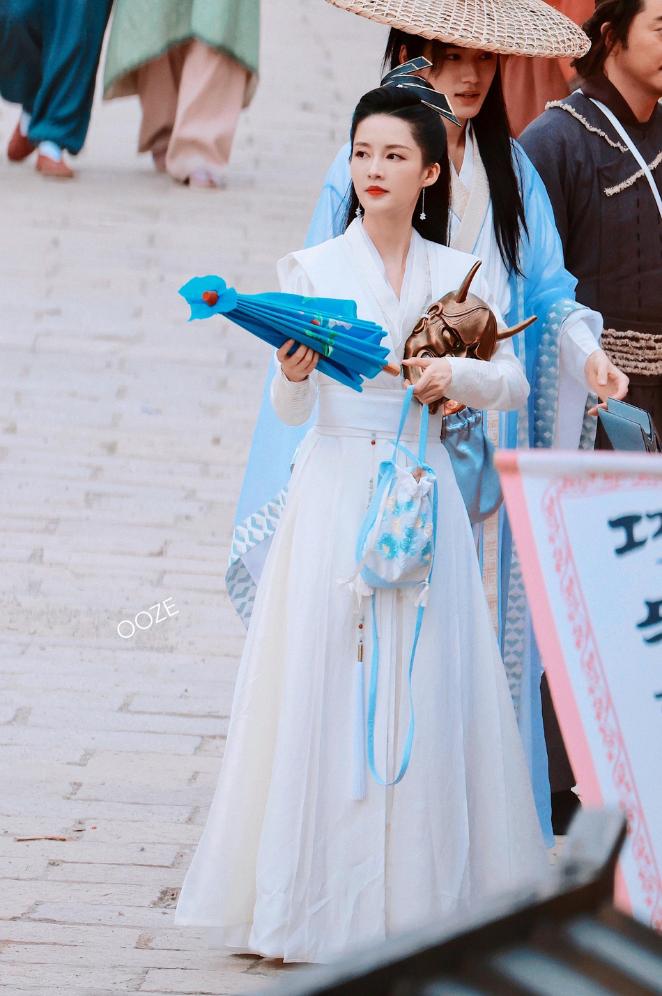 肖战|肖战参加《陈情令》剧组的重聚，缺席了《庆余年》剧组的重聚