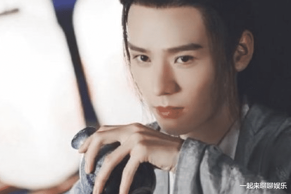 山河令|《山河令》演员微博简介，龚俊敬业，看到张哲瀚，有意思