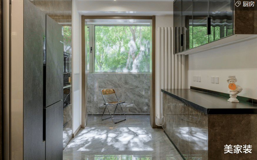 现代简约风打造三居室，高级灰做为主色，时髦又前卫