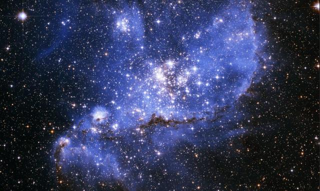 宇宙膨胀了138亿年,暗示外面还有空间,那宇宙外面又是什么?
