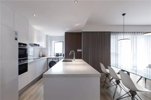 大门|140平二居室就大门就看见厨房，还没有电视柜