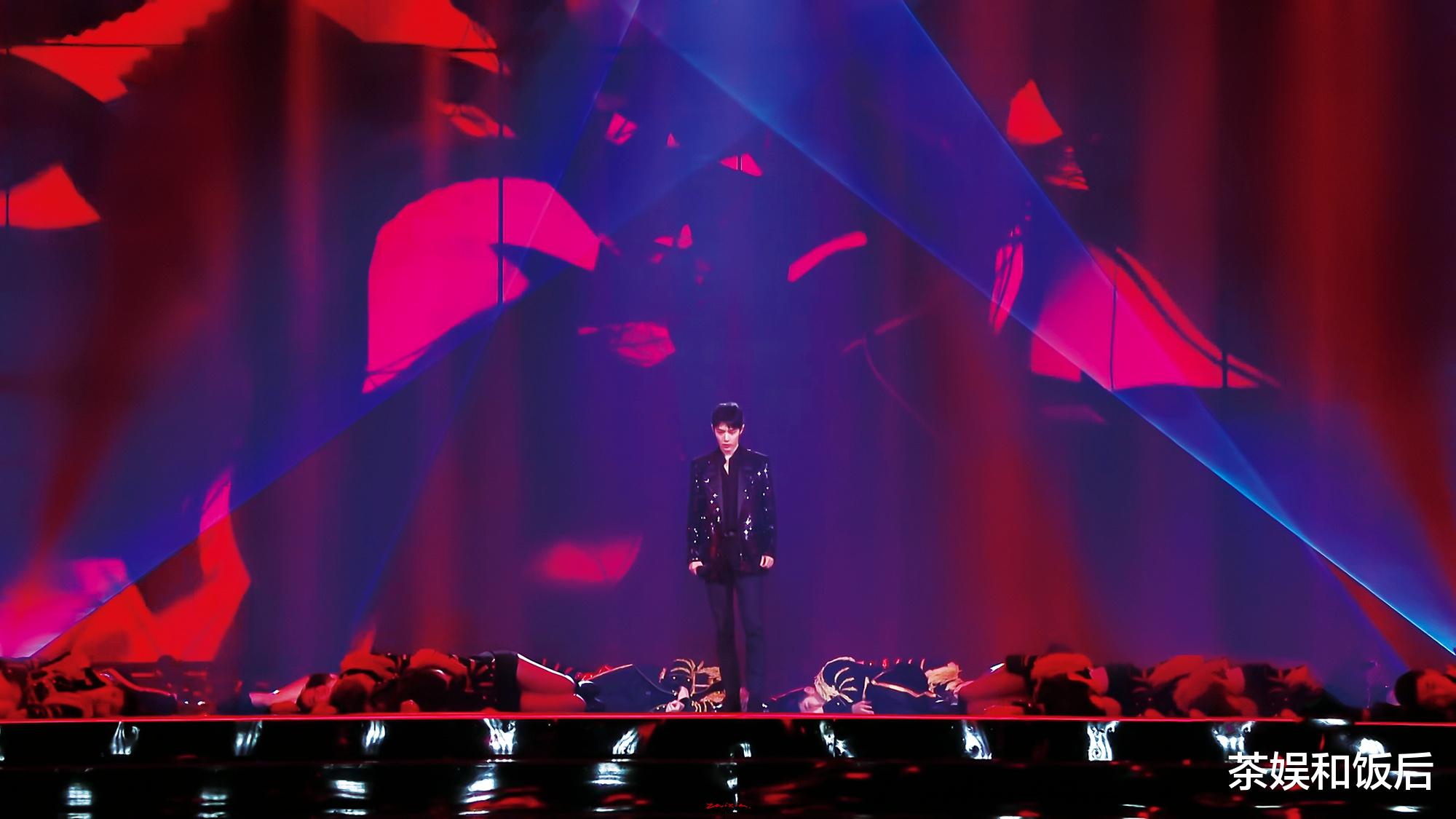 肖战|肖战又一高奢代言进入预热，看到主推款价格，自动进入“气氛组”