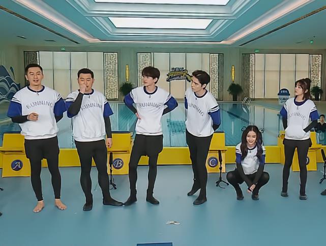 奔跑吧兄弟|baby不愿下水被嘲，摄影师晒出全景，看到她的脖子：粉丝泪崩