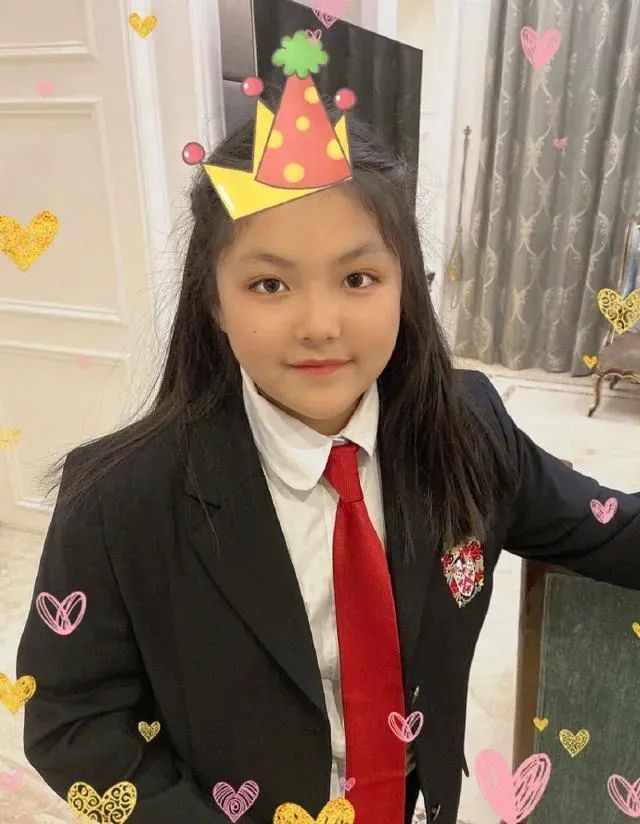 王诗龄|11岁王诗龄身高接近1米7，每月伙食费达7万，与老爸同框超有爱