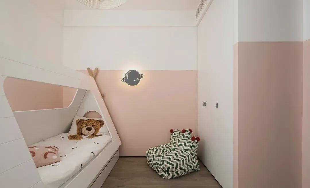 虽只75㎡三口之家，却拥有两间卧室+一个书房，我看出了豪宅样子