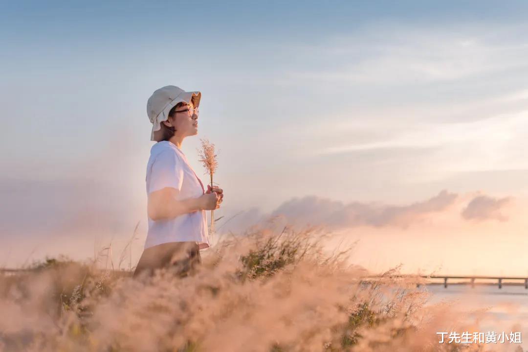 丁先生和黄小姐|最好的生活：卡里有钱，手里有书，极简生活，内心丰盈