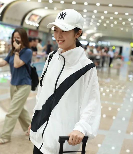 琳妹儿说|白色运动外套搭配黑色紧身裤，赵今麦变身运动达人，被赞小仙女