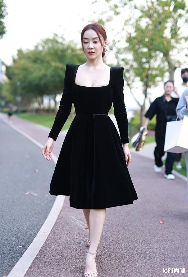 袁姗姗|离开滤镜的袁姗姗暴露真实状态,虽然笑起来有点怪,但气质加分