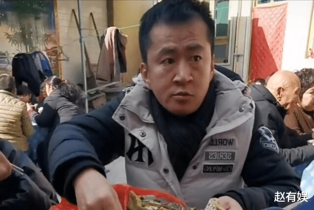 明道|明星不红有多惨？拍戏10年还不完10万外债，住着月租110元的房子