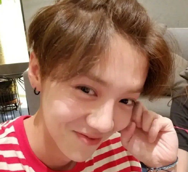 许敏|关晓彤脱外套却忘记收腹，看清小腹几层赘肉，才知鹿晗的眼光多毒