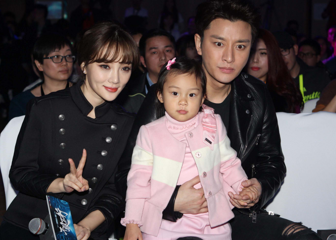 贾云馨|8岁甜馨形体课被偷拍，走路超带风，注意到她长相：越来越好看了