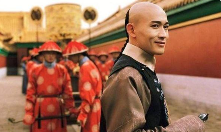 十万个家居为什么|聂远晒出自己的豪宅，餐桌上面还配备了转盘，日常伙食也太丰盛了
